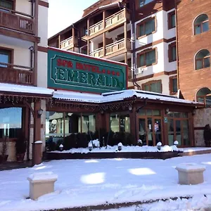 Emerald Apartment-complex מלון